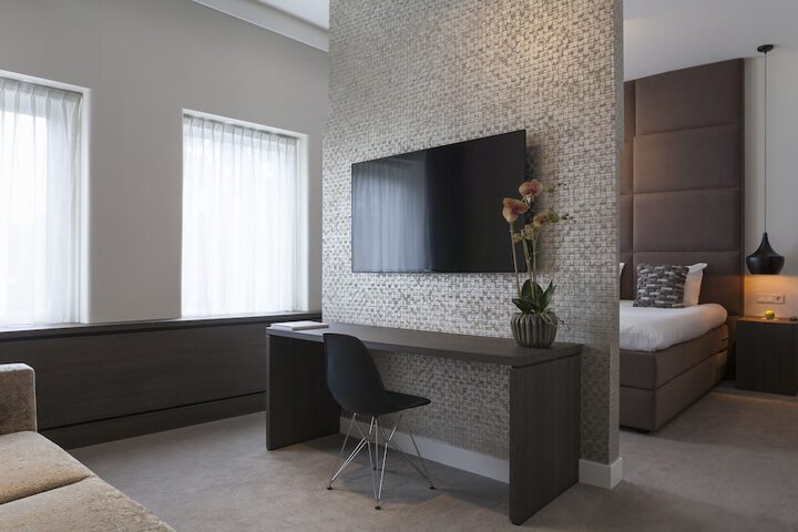 Room 4 of 65