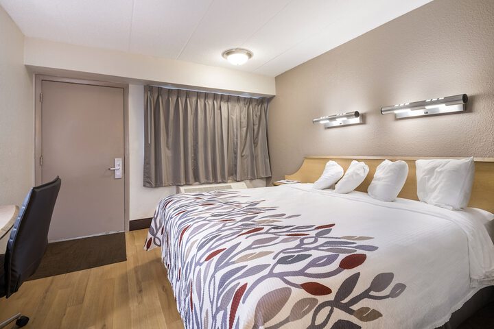 Standard | King Bed (13 of 18)
