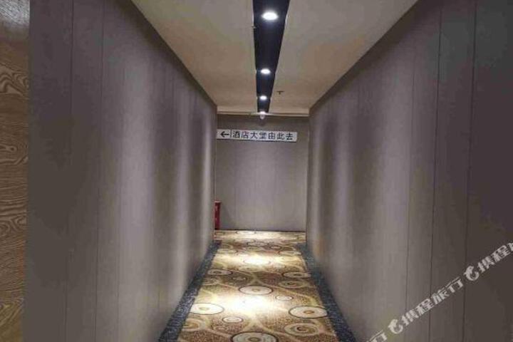 Chongqing Yijing City Hotel