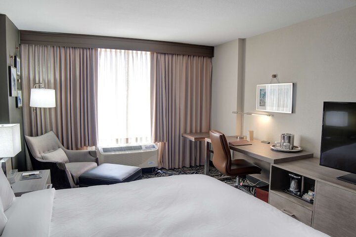 1 King Bed (10 of 12)