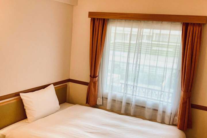 Room 7 of 50