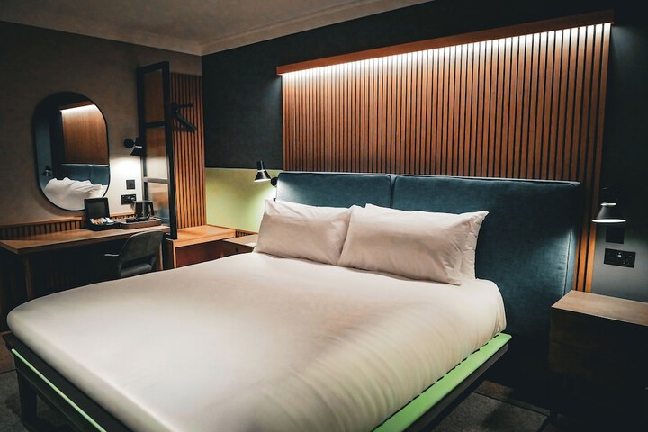 Room 11 of 42