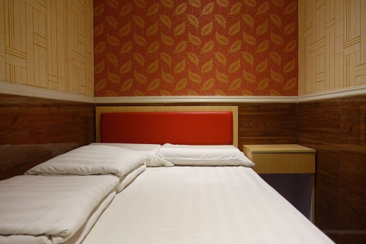 Room 5 of 34