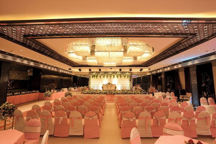 Ballroom/Hall 77 of 84