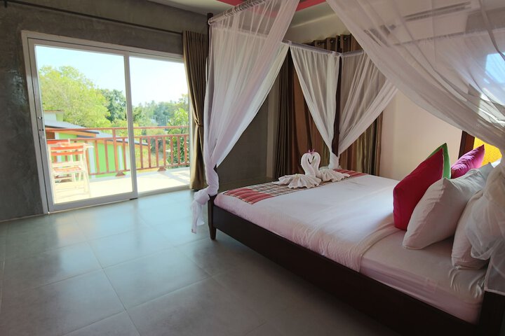 Room 6 of 81