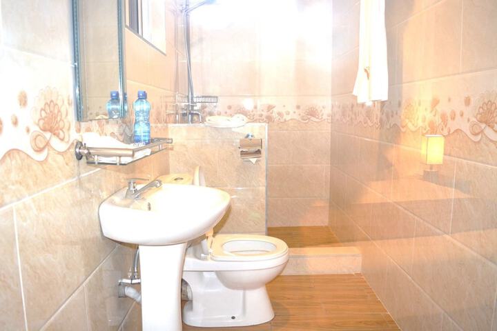 Room 4 of 7