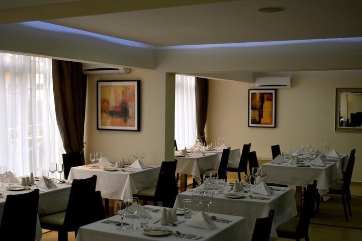 Dining 43 of 56