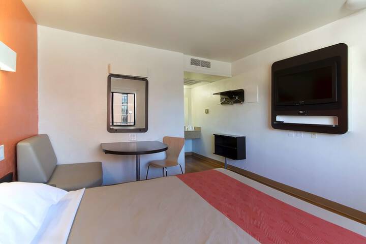 1 King Bed