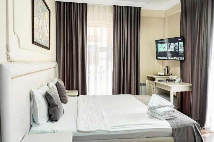 Room 25 of 84