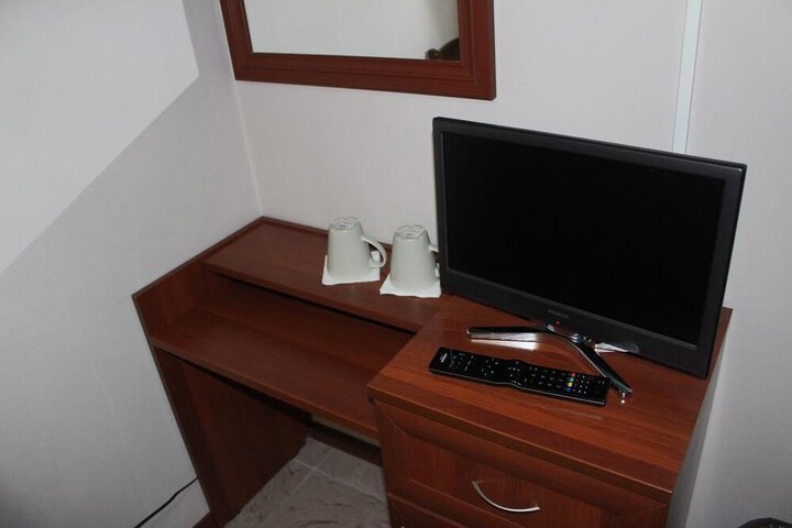 Room 8 of 10