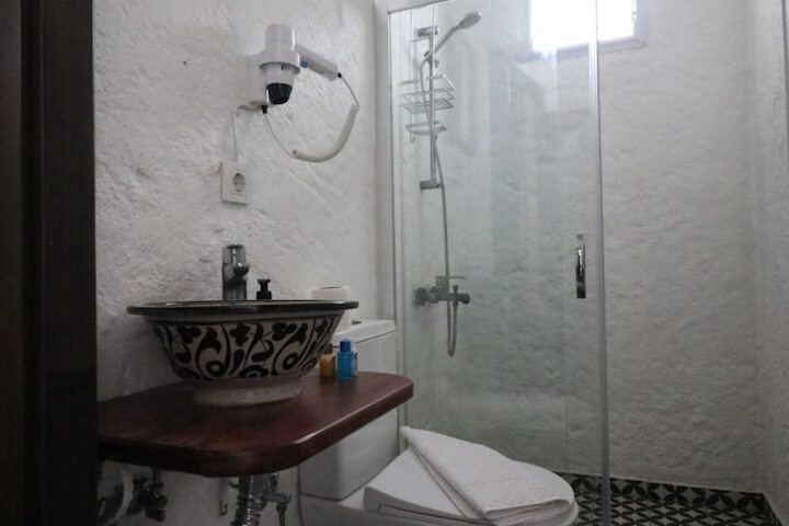 Room 7 of 27