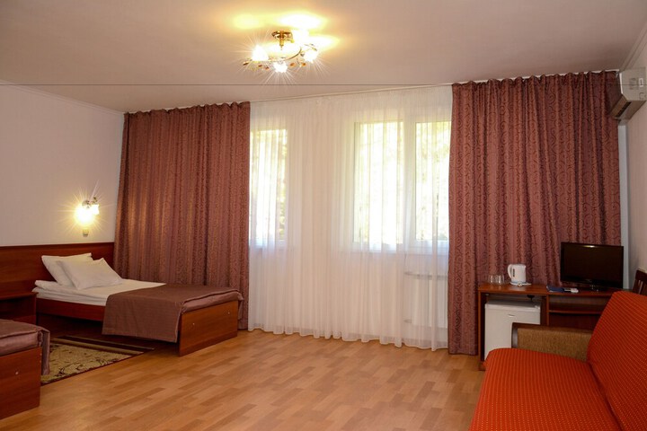 Room 6 of 65
