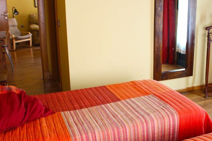 Room 5 of 12