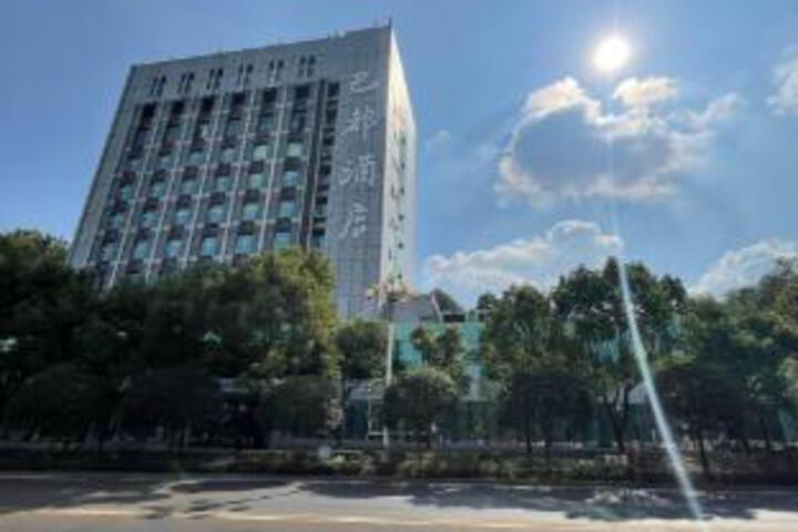 Liling Badu Hotel