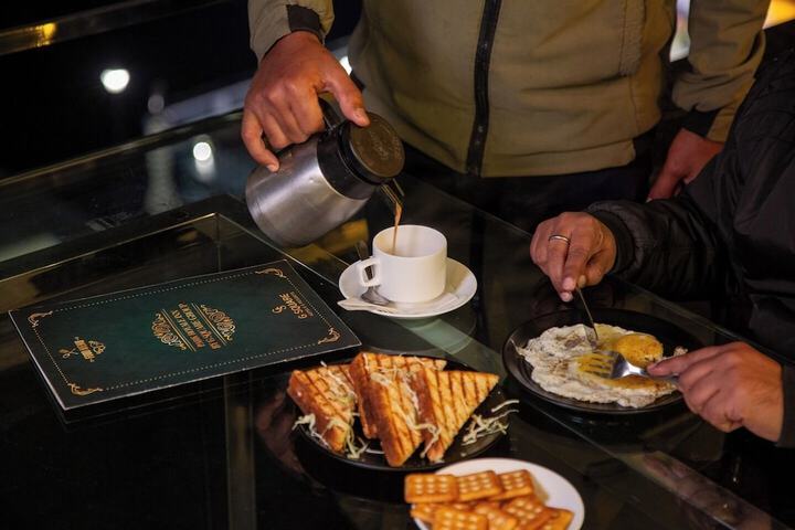 Breakfast/Coffee Service 18 of 25