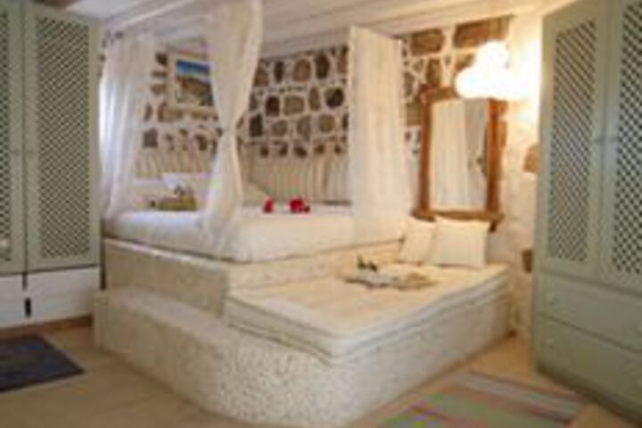 Room 7 of 32