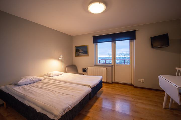 Room 12 of 34