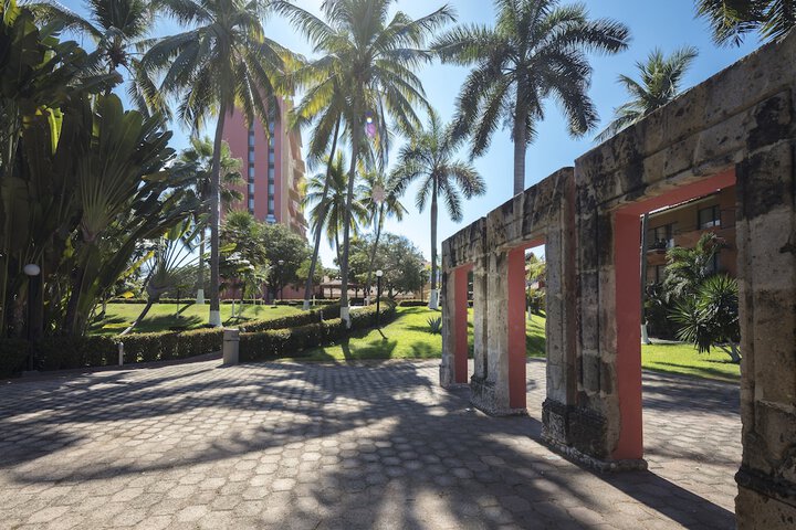 Hotel Exterior 84 of 92