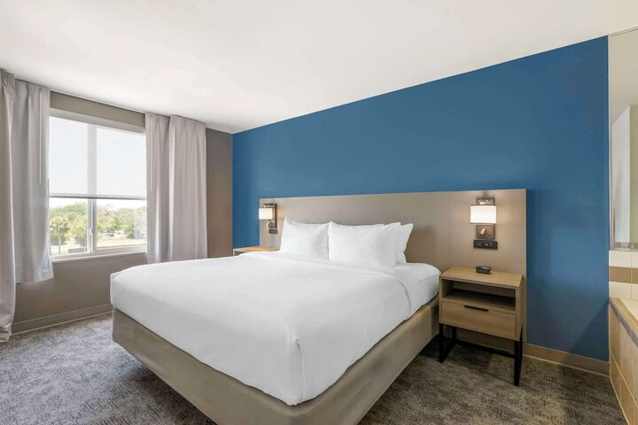 1 King Bed Suite Accessible (14 of 16)
