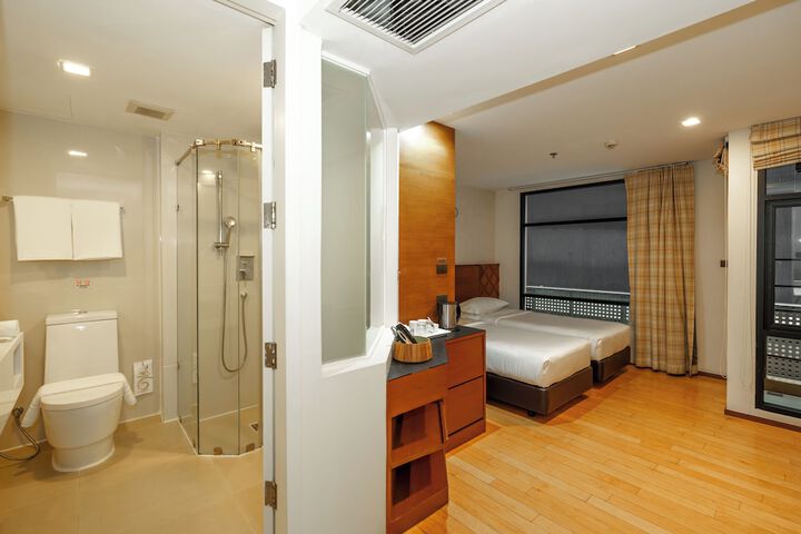 Room 13 of 37