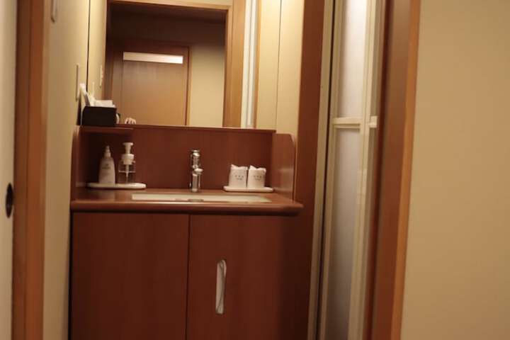 Room 10 of 40