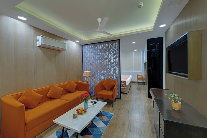 Room 12 of 26