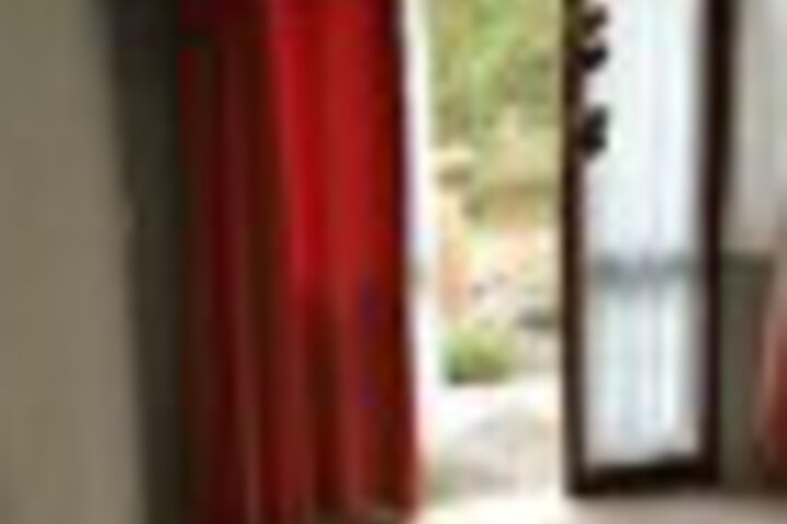Room 32 of 171