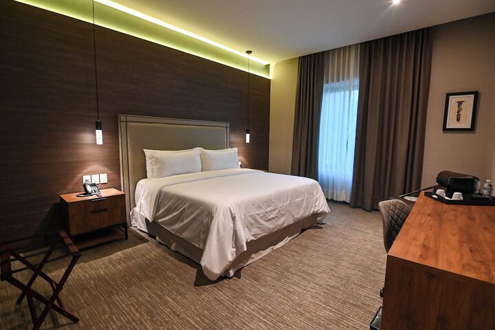 Room 2 of 73