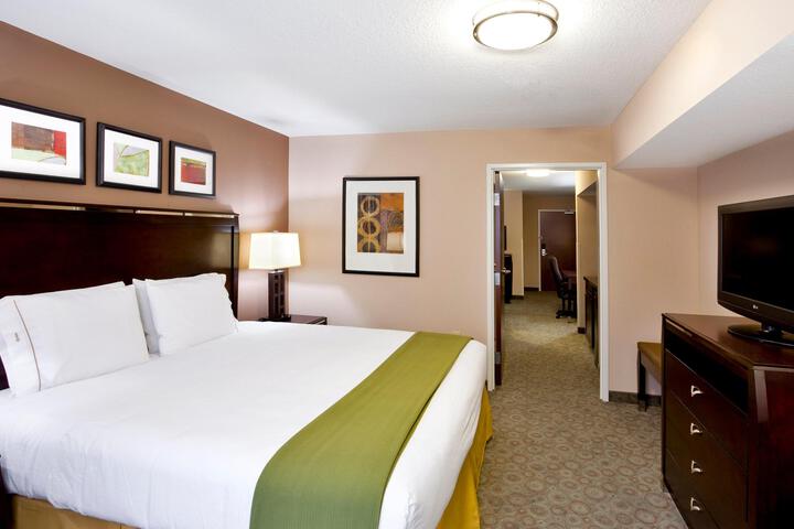 2 Queen 1 Bedroom Suite (5 of 8)