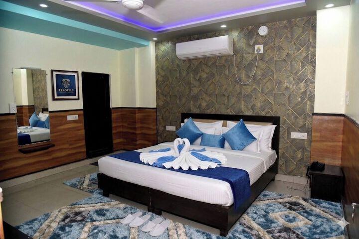 Room 7 of 16