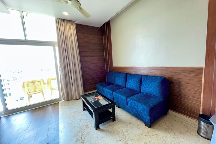 Room 2 of 100