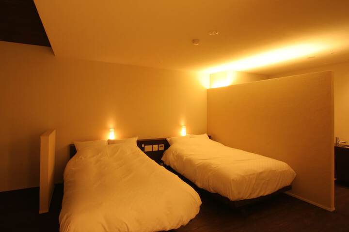 Room 6 of 32