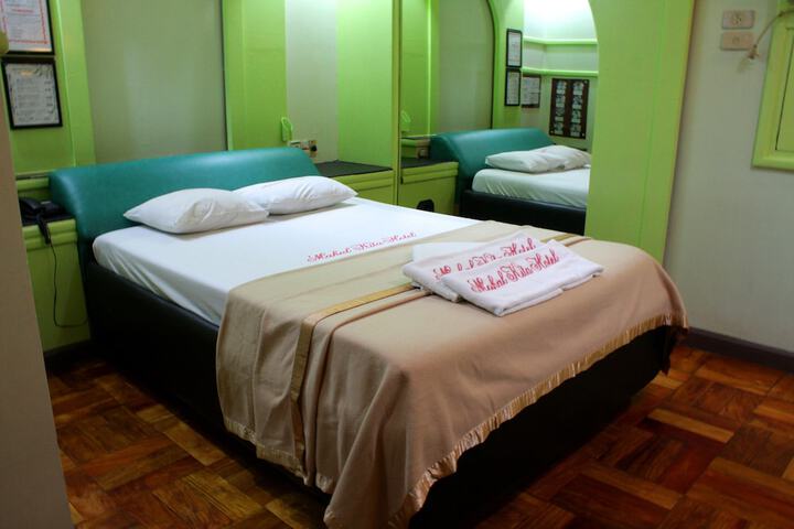 Room 14 of 25