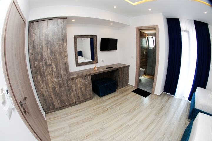 Room 15 of 103