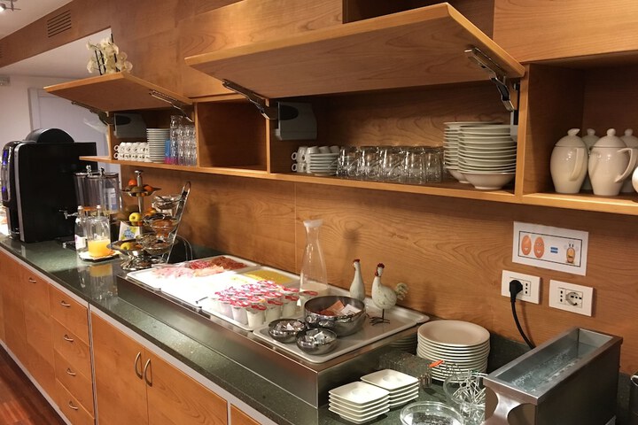 Breakfast/Coffee Service 27 of 45