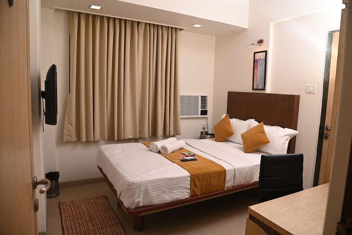 Room 2 of 7