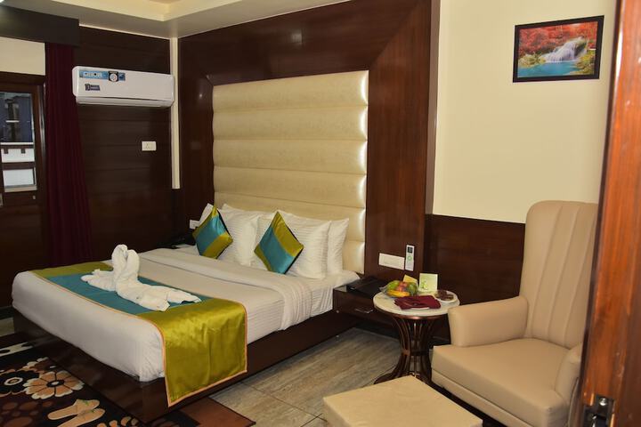 Room 7 of 27