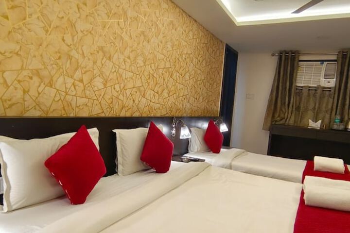 Room 12 of 26