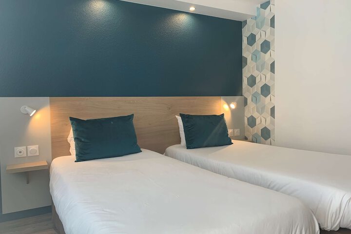 Room 12 of 30