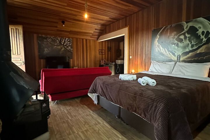 Room 17 of 166