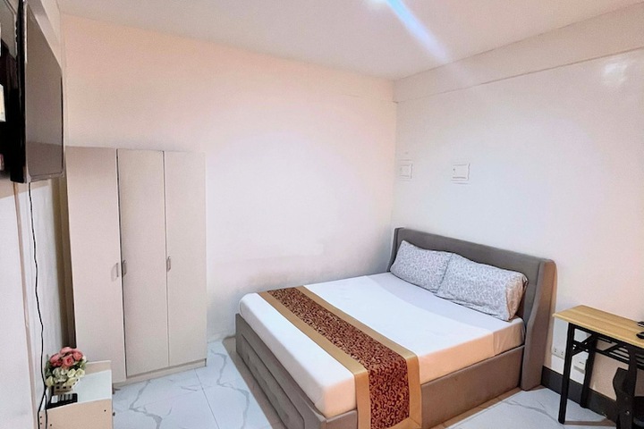 Room 3 of 20