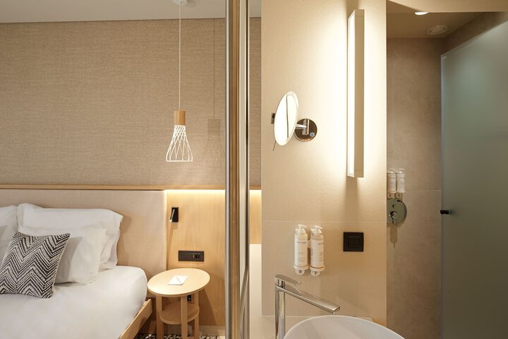 Room 37 of 154