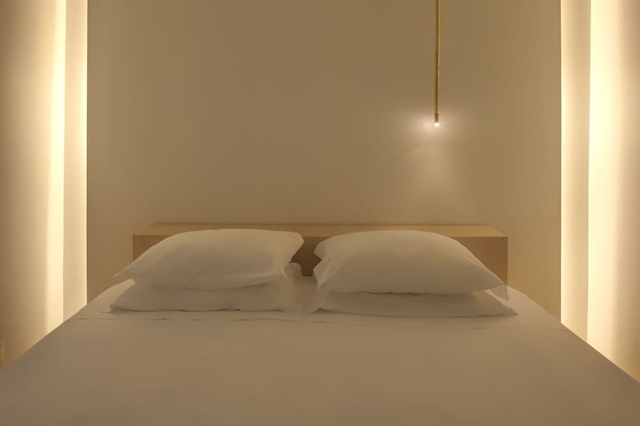 Room 5 of 76