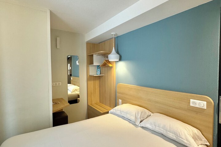 Room 17 of 42