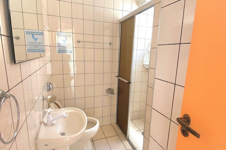 Room 6 of 16
