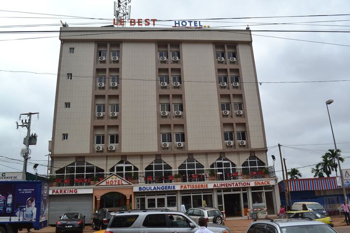 Exterior of Le Best Hotel