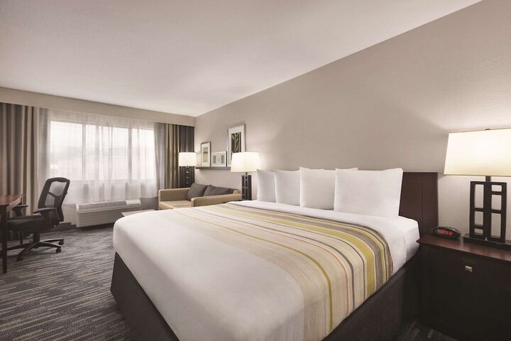 1 King Bed (18 of 18)