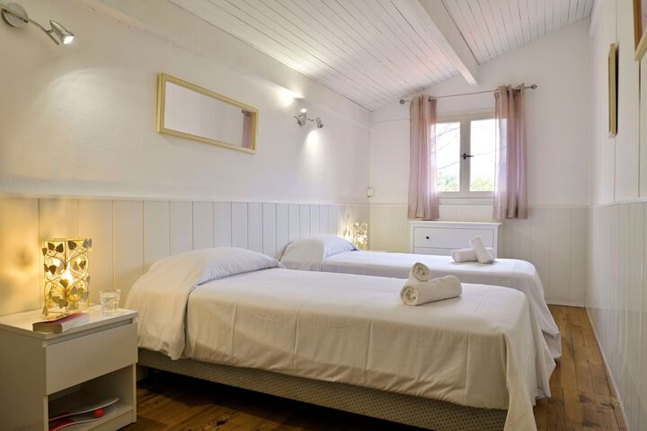 Room 3 of 290