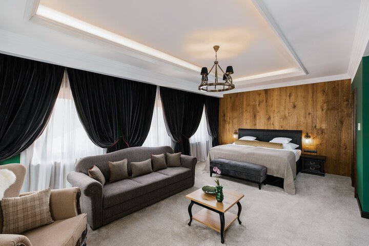 Room 14 of 27