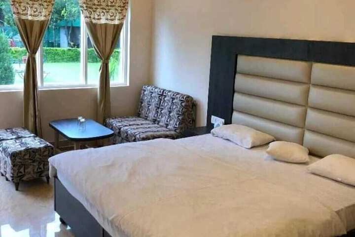 Room 4 of 14